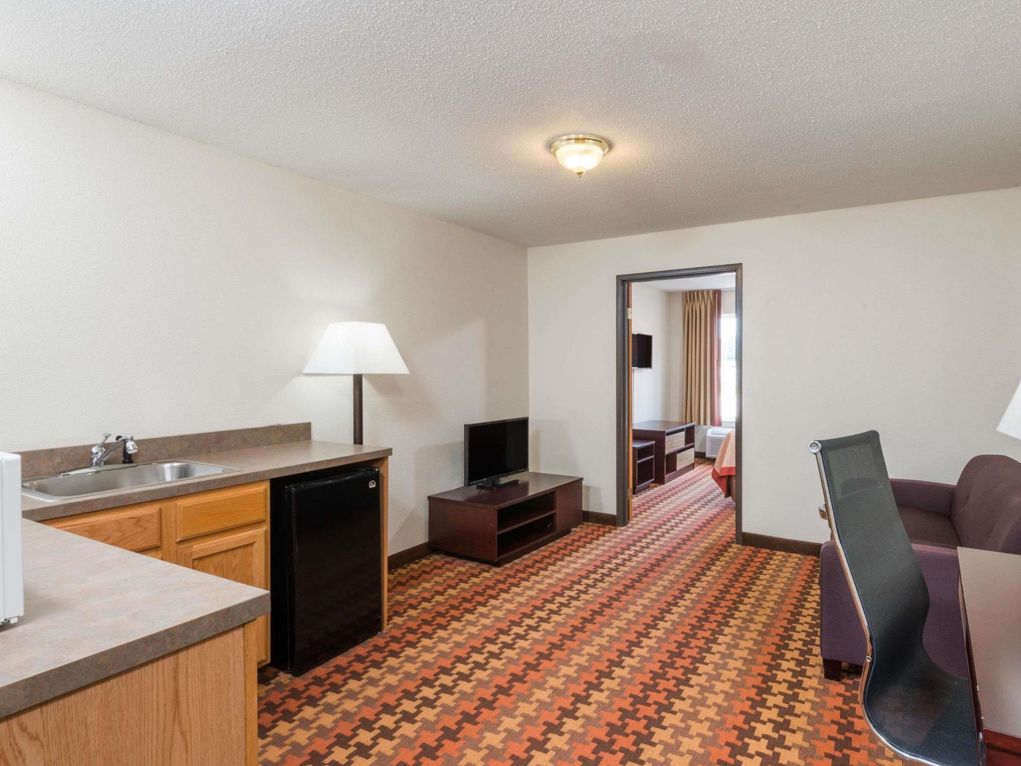 Super 8 By Wyndham Cloverdale In Dış mekan fotoğraf