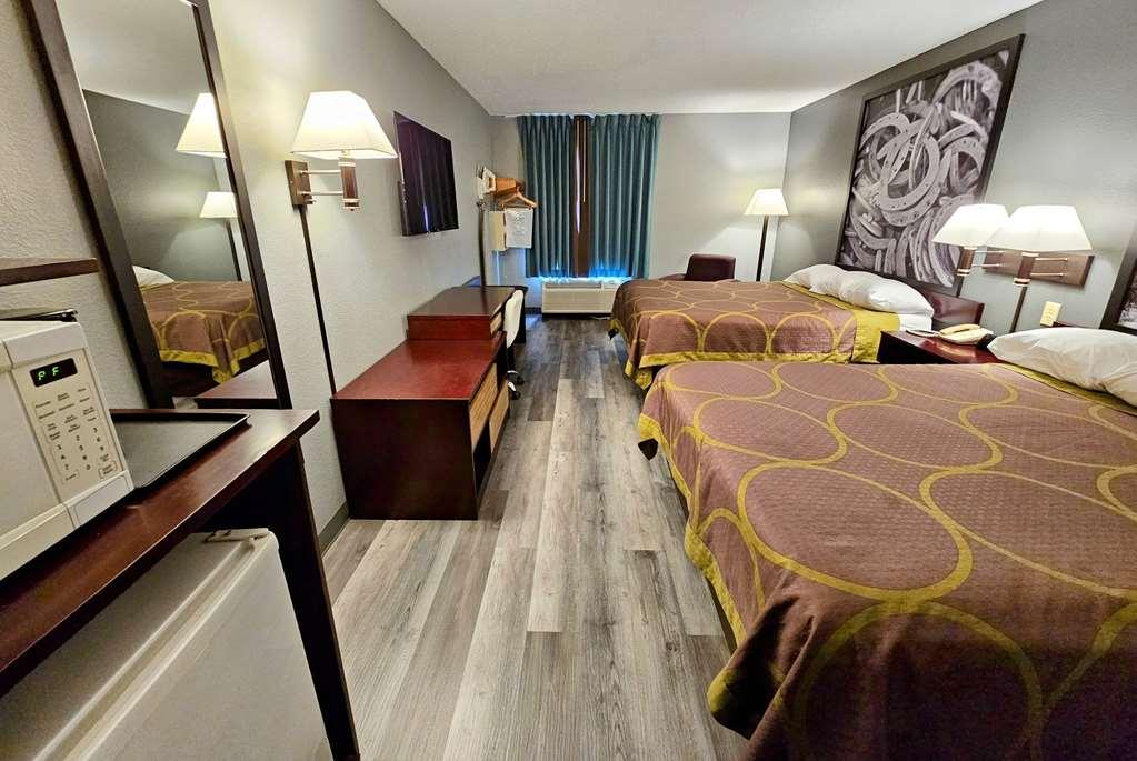 Super 8 By Wyndham Cloverdale In Oda fotoğraf