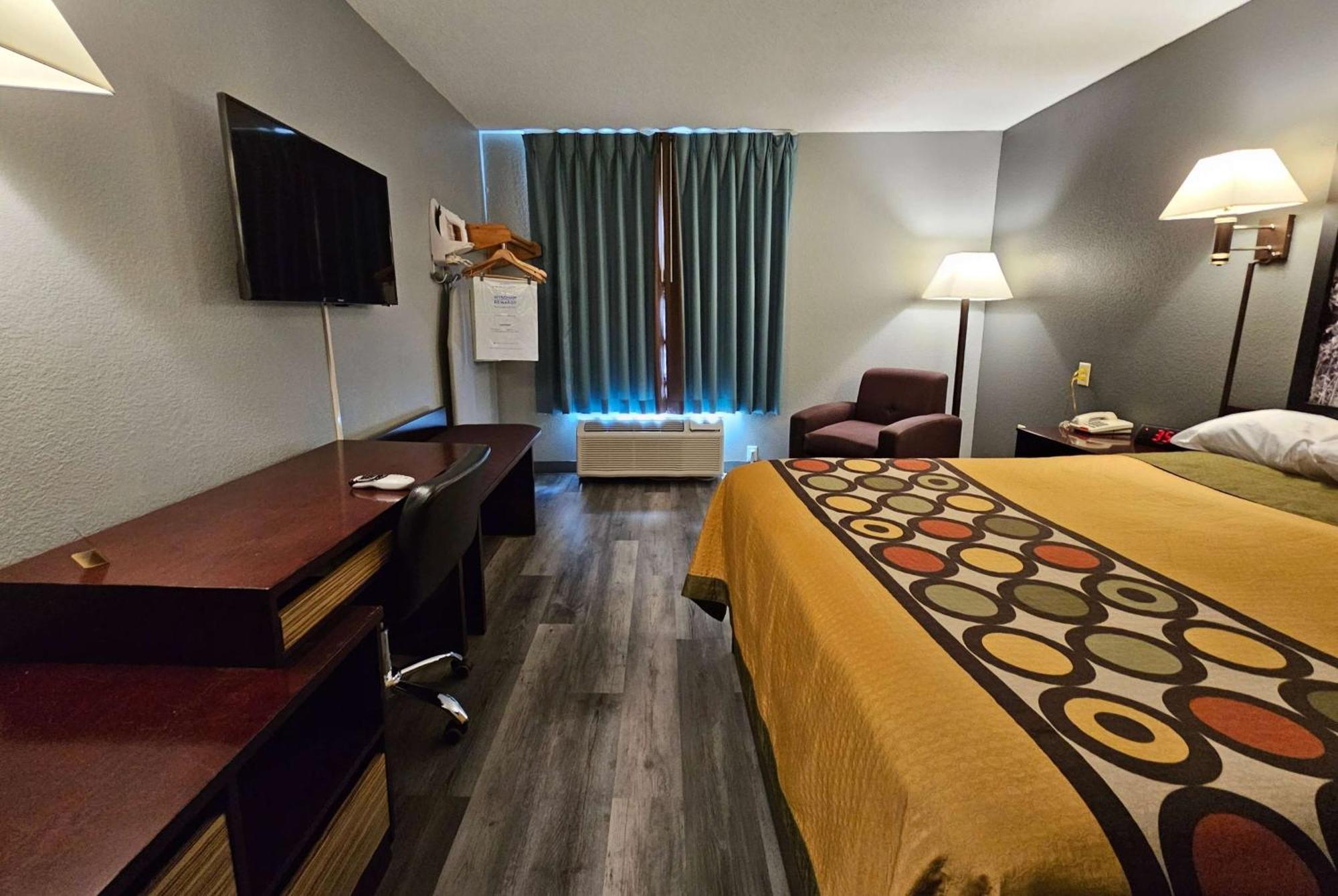 Super 8 By Wyndham Cloverdale In Dış mekan fotoğraf