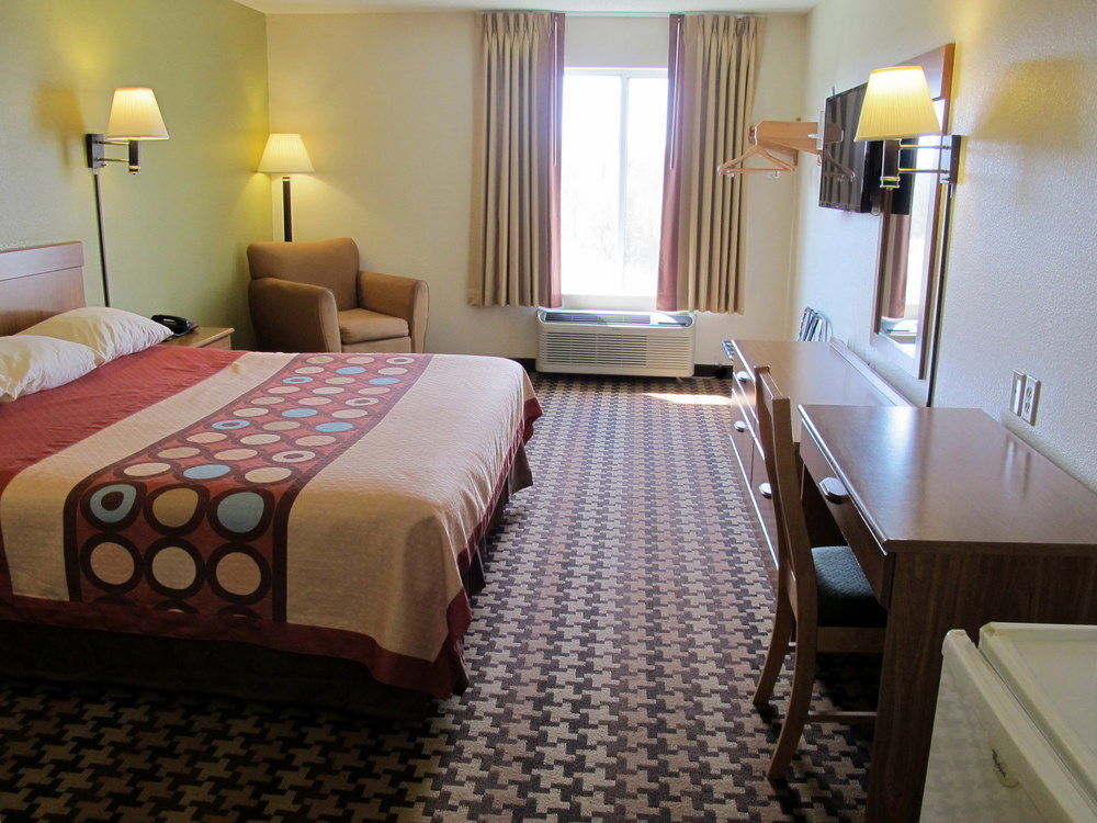 Super 8 By Wyndham Cloverdale In Dış mekan fotoğraf